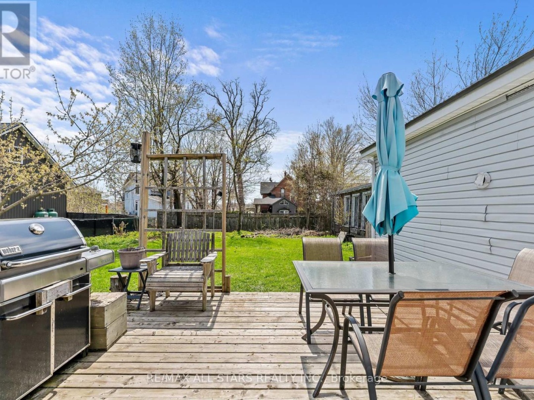 39 FRANCIS STREET W, Kawartha Lakes (Fenelon Falls)