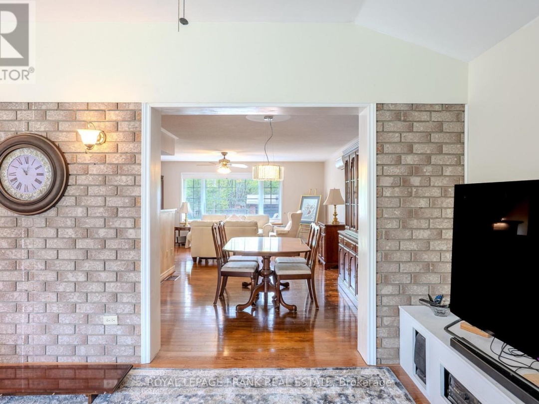 97 PIRATES GLEN DRIVE, Pigeon Lake