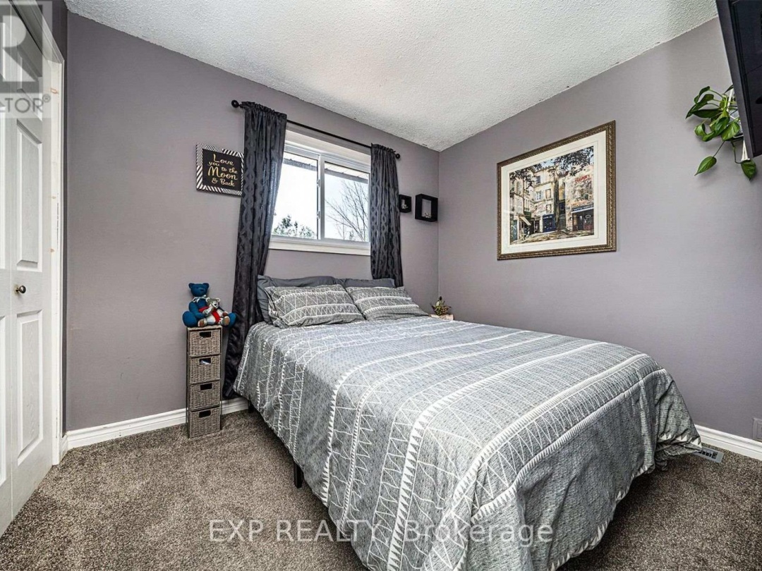 8 PINEWOOD BOULEVARD, 