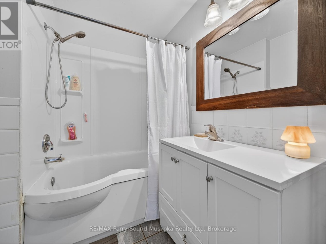 23 HIGHLAND CRESCENT, Parry Sound