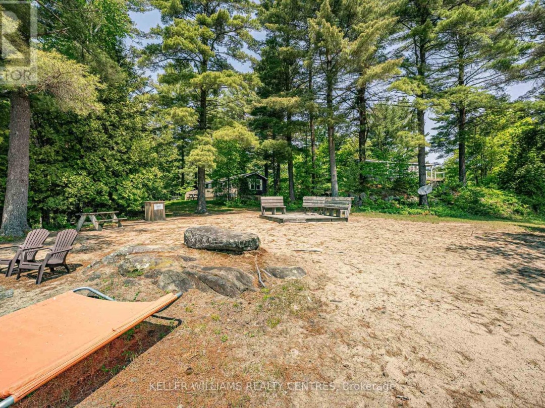 #38 LAKERIDGE - 1047 BONNIE LAKE CAMP ROAD, Bracebridge (Macaulay)