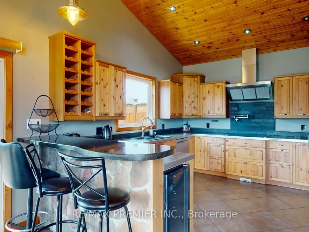 31 PARADISE BOULEVARD, Lake Simcoe