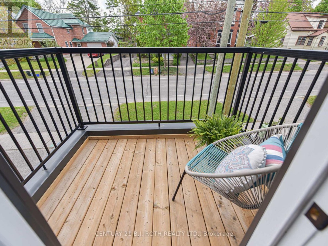 274 MISSISSAGA STREET W, 