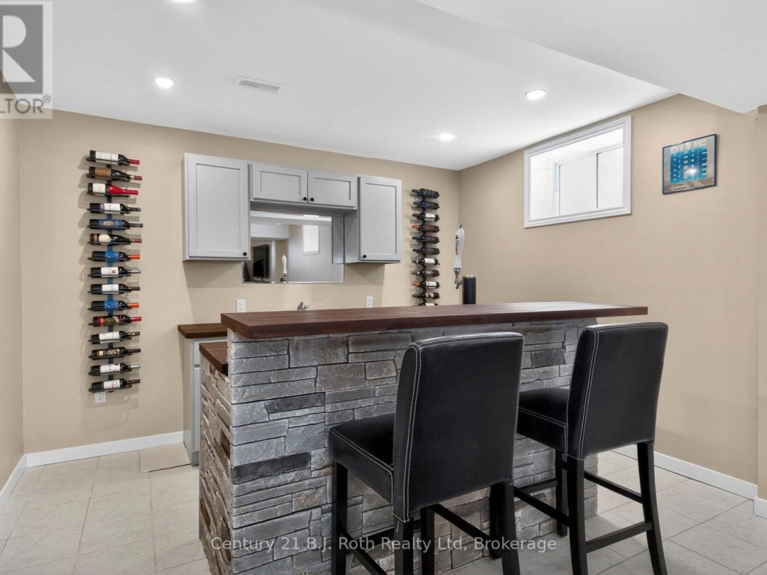 24 HUNTER AVENUE, Tay (Victoria Harbour)