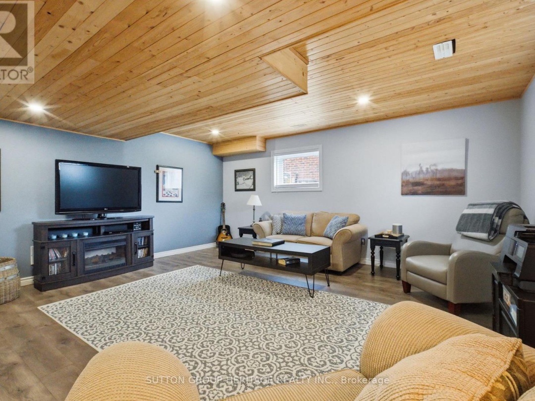 36 HUNTINGWOOD CRESCENT, Kawartha Lakes (Bobcaygeon)