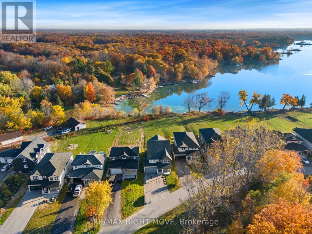 39 Rosy Beach Court, St John Lake