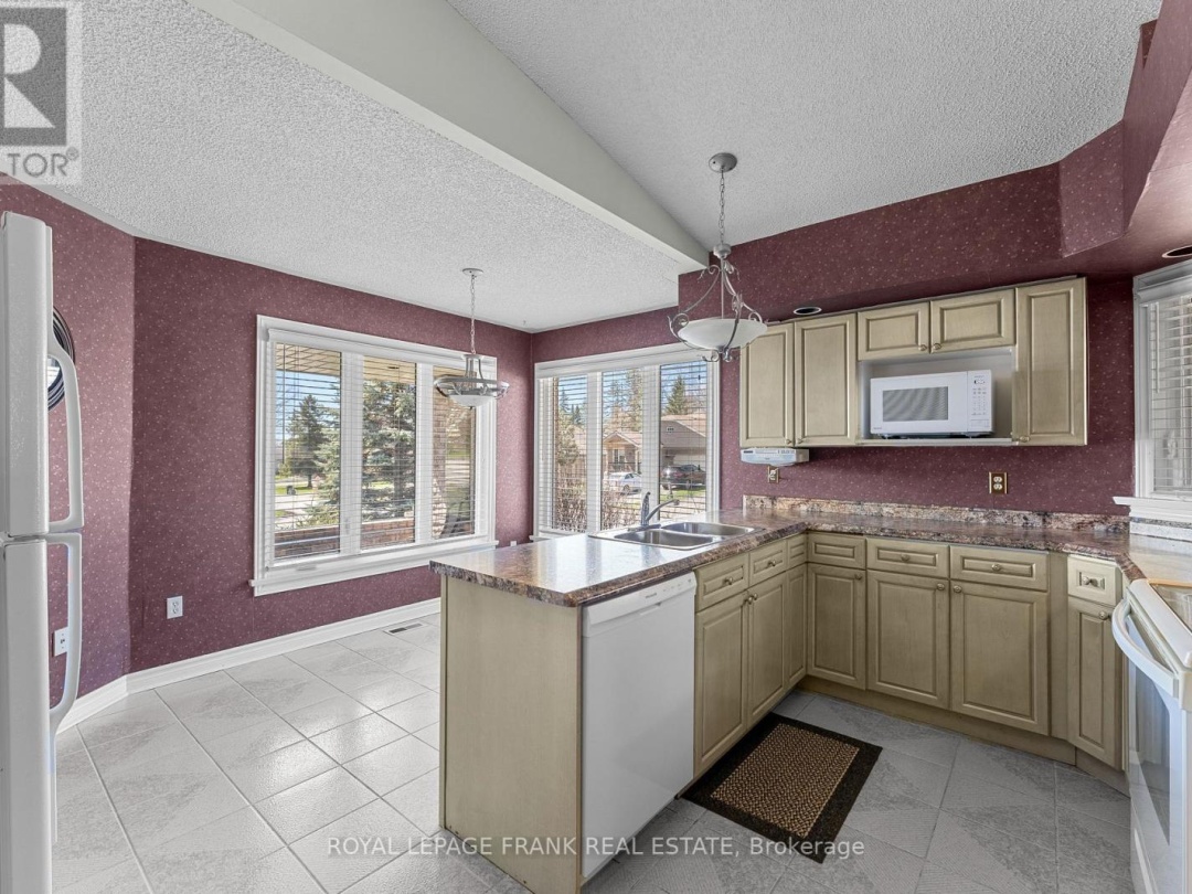 2 HILLVIEW DRIVE, Kawartha Lakes (Bobcaygeon)