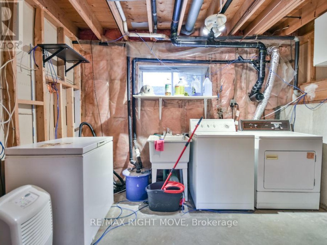 3811 LEO CRESCENT, Barnstable Bay