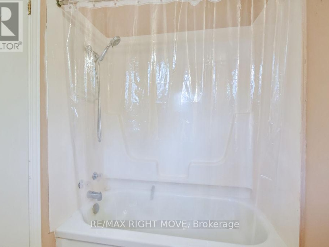 1467 CUNNINGHAM CRESCENT, 