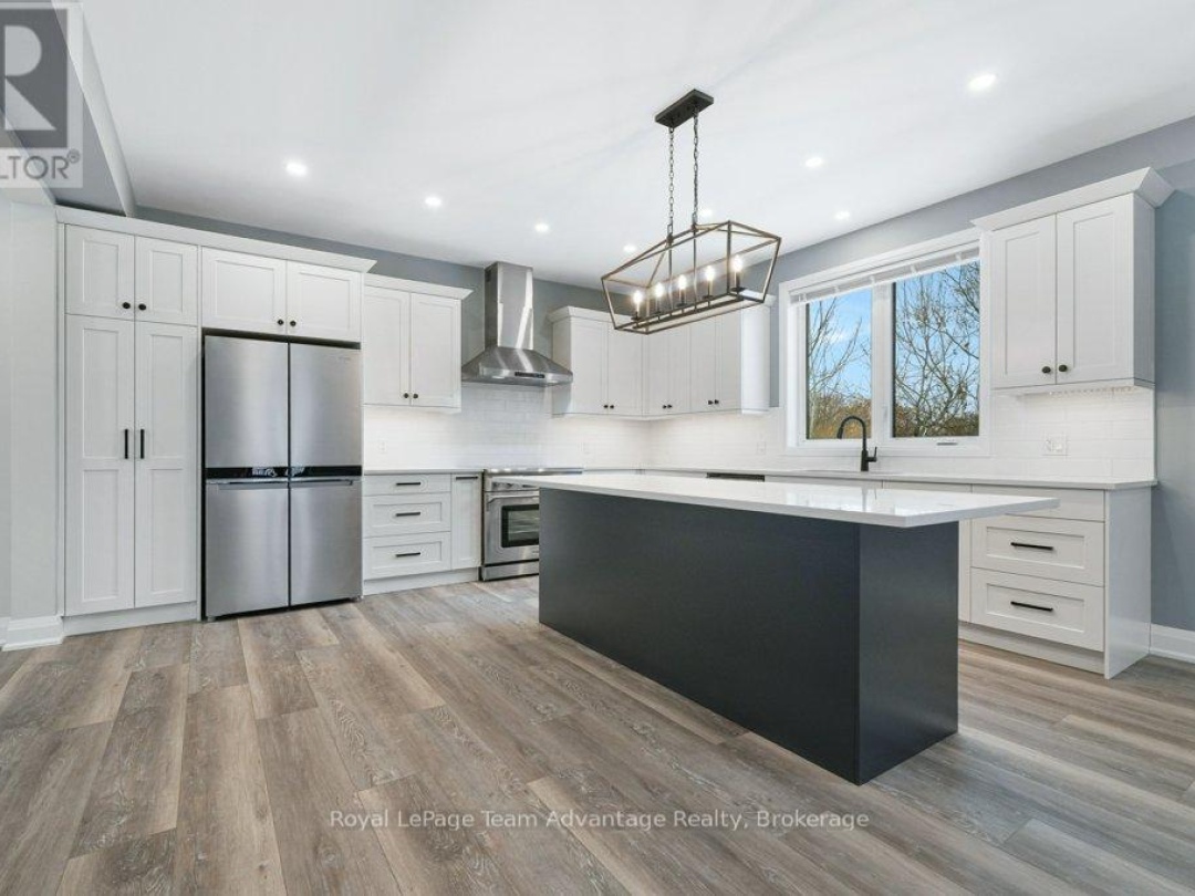 18 AVERY COURT, Parry Sound