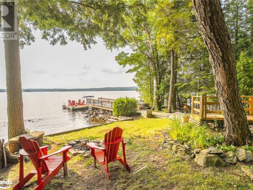 4833 Kennisis Lake Road, Kennisis Lake