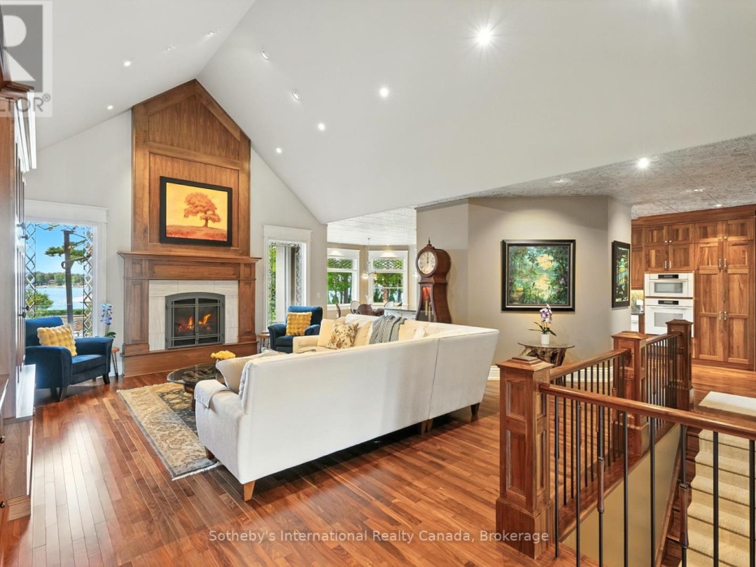 153 CREIGHTON STREET S, Lake Simcoe