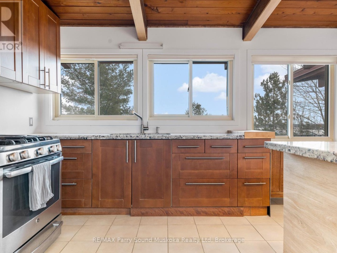 8 SUNSET AVENUE, Georgian Bay