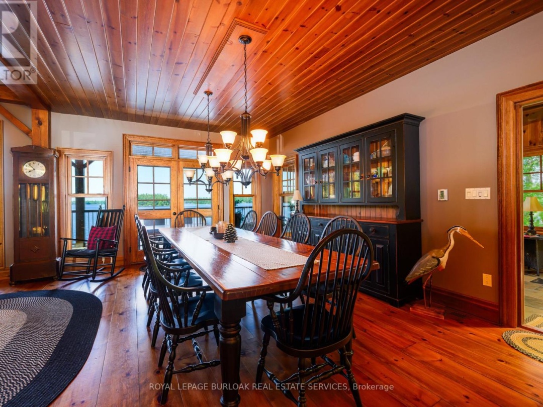 990 HASKETT'S DRIVE, Six Mile Lake