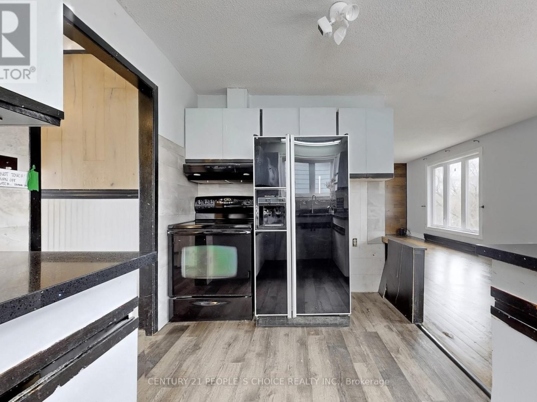 156 MAIN STREET W, 