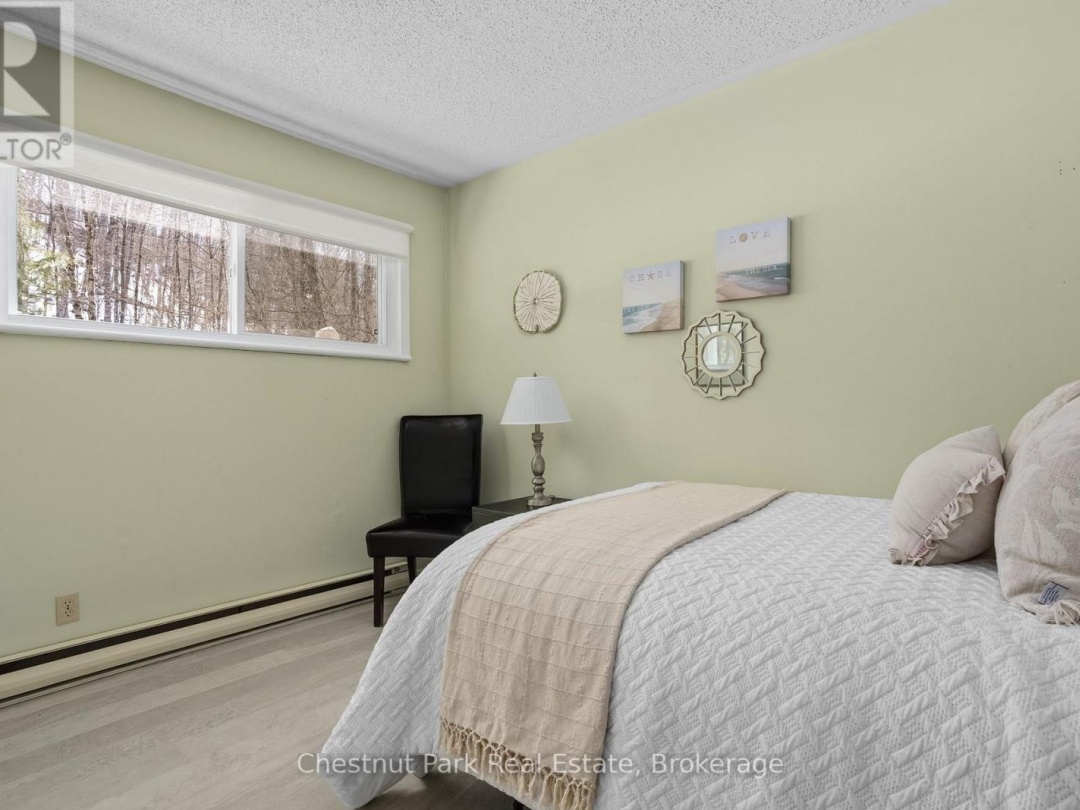 527 HARP LAKE ROAD, Harp Lake