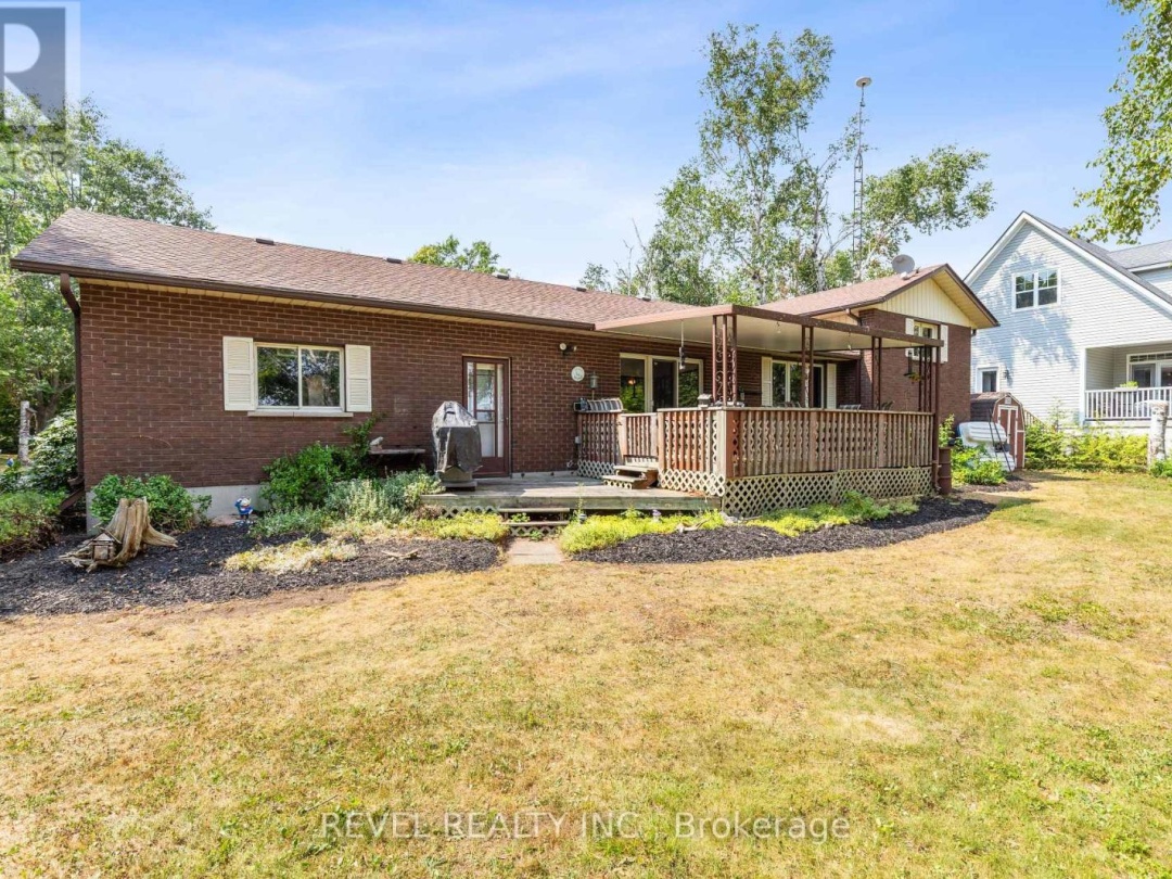 126 PINEWOOD BOULEVARD, Canal Lake