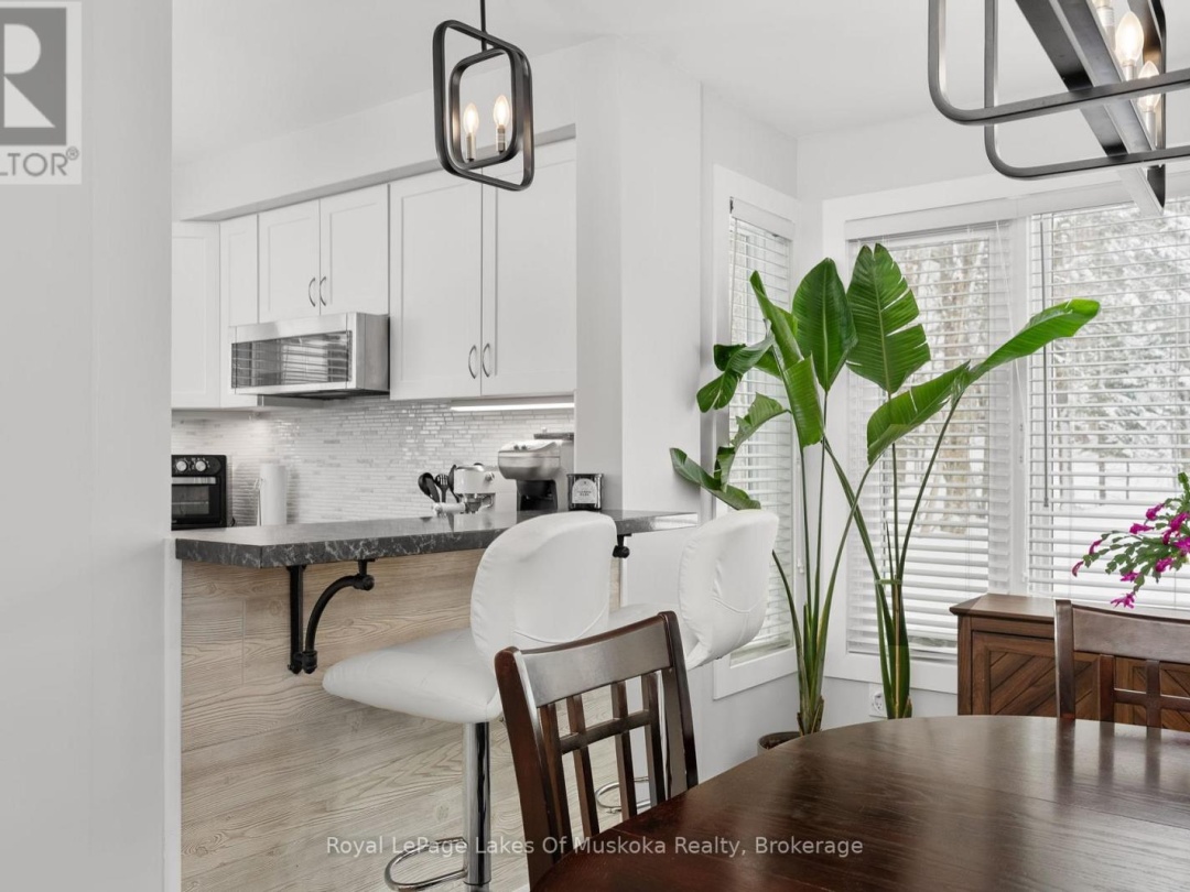 4 - 1551 HIDDEN VALLEY ROAD, Peninsula Lake