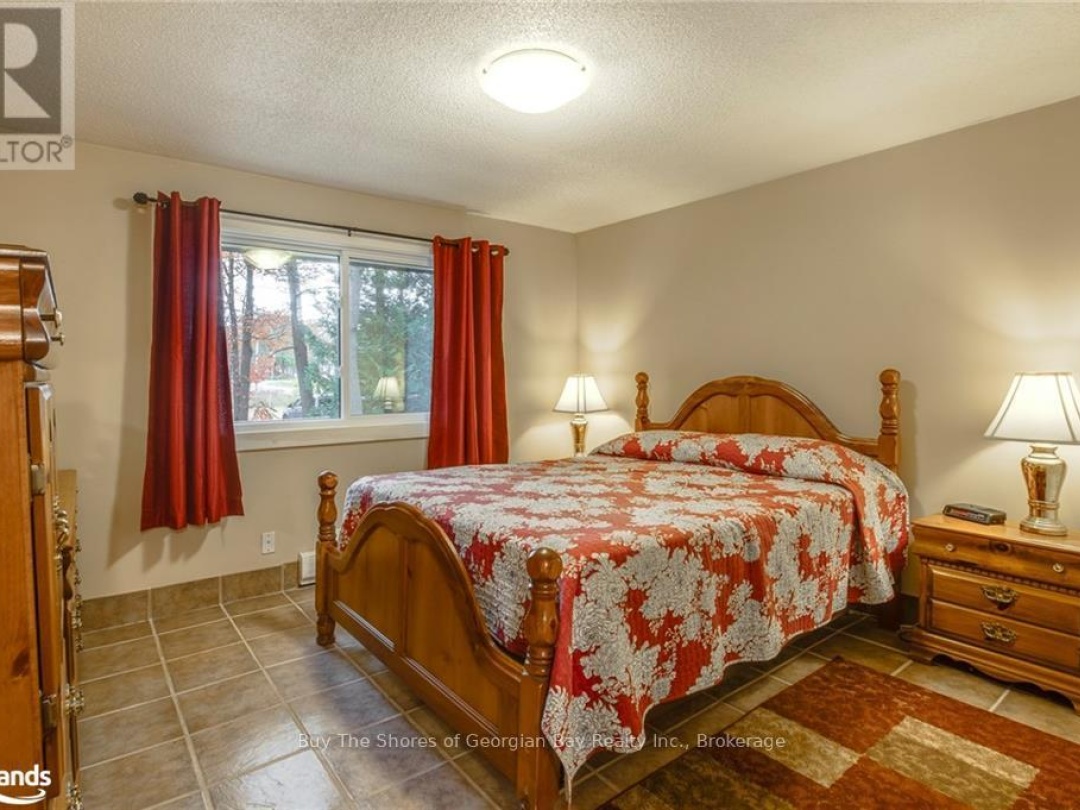 2512 HONEY HARBOUR ROAD, 