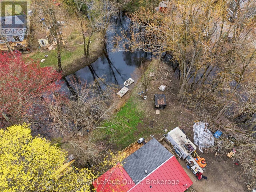 7476 ASH CRESCENT, Black River