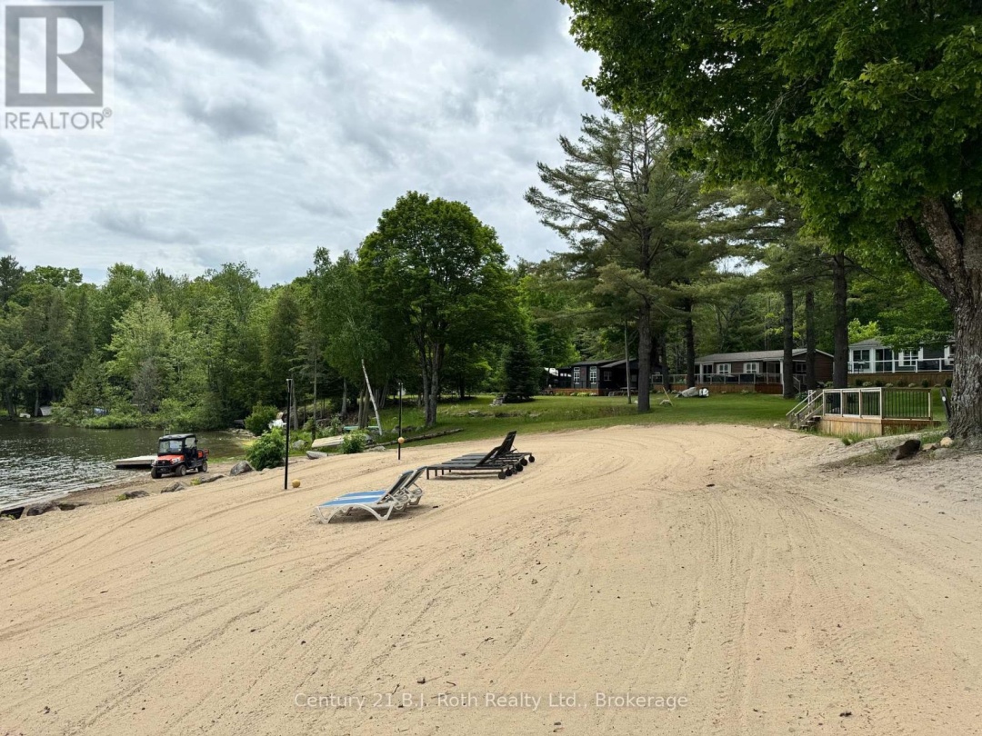 439 SPRINGWATER CRESCENT, Bonnie Lake