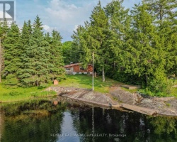 Cottage for Sale on Reay Lake