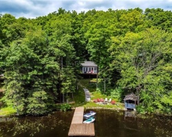 Cottage for Sale on Bay Lake