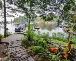 Cottage for Sale on Kahshe Lake