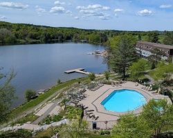 Cottage for Sale on Peninsula Lake