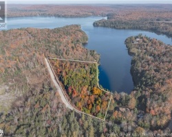 Cottage for Sale on Bella Lake