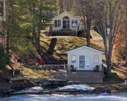 Cottage for Sale on Halls Lake
