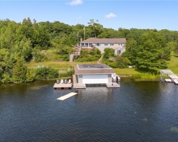 Cottage for Sale on Gloucester Pool