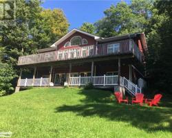 Cottage for Sale on Peninsula Lake
