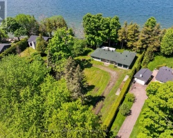 Cottage for Sale on Simcoe Lake