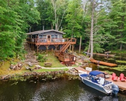 Cottage for Sale on Go Home Lake