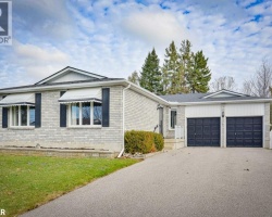 Property for Sale on 6 LINDSAY Crescent, 