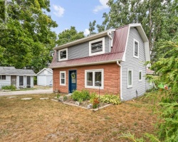 Cottage for Sale on Mitchell Lake