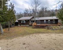 Cottage for Sale on Horseshoe Lake