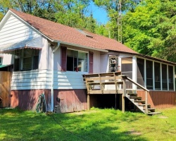 Cottage for Sale on Snakeskin Lake