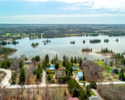 Cottage for Sale on Canal Lake