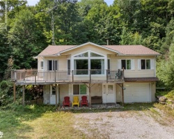 Cottage for Sale on Maple Lake