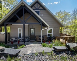 Cottage for Sale on Long Lake