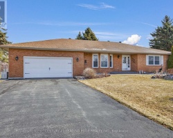 Cottage for Sale on Lake Simcoe