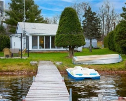 Cottage for Sale on Mckechnie Lake