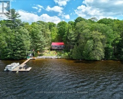 Cottage for Sale on Pine Lake