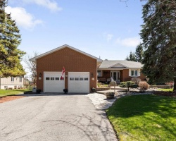 Cottage for Sale on Lake Simcoe