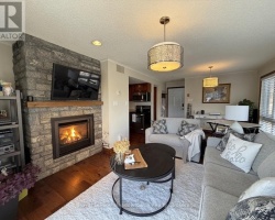 Cottage for Sale on Peninsula Lake