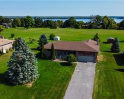 Property for Sale on 320 COUNTRY CLUB Circle, Bobcaygeon