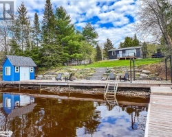 Cottage for Sale on Mary Lake