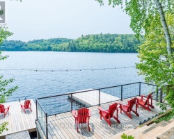 Cottage for Sale on Lake Vernon